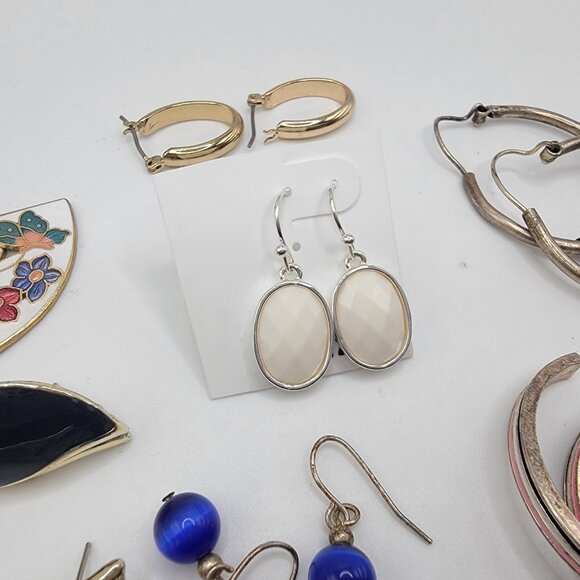 Lot‎ Of Vintage Gold And Silver Tone PIERCED Earrings Faux Pearl Etc - Picture 5 of 10